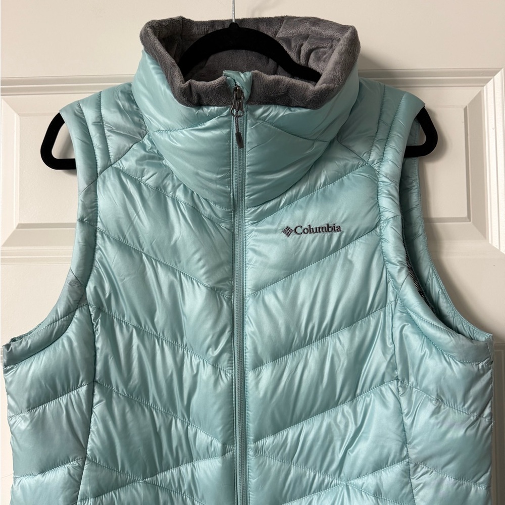 Columbia Women's Aqua Quilted Vest, Omni Heat, Size L - Picture 3 of 8